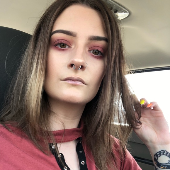 Meet your Posher, Carli - Picture 2 of 8